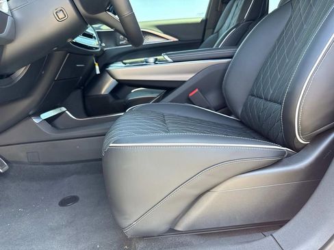 New 2026 Cadillac Lyriq V image 18