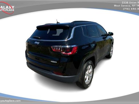 Used 2024 Jeep Compass Latitude AWD/4WD image 5