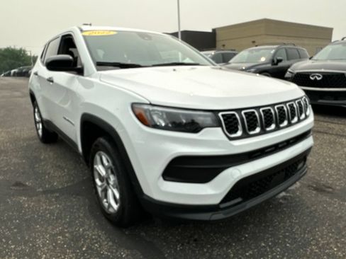 Used 2025 Jeep Compass Sport AWD/4WD image 15