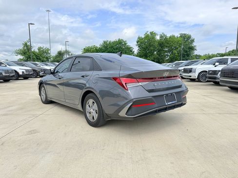 Used 2024 Hyundai Elantra SE FWD image 7