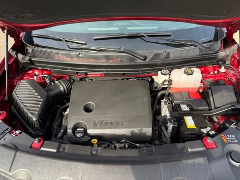 Used 2023 Chevrolet Traverse LT image 8