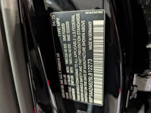 Certified 2025 Porsche Macan image 41