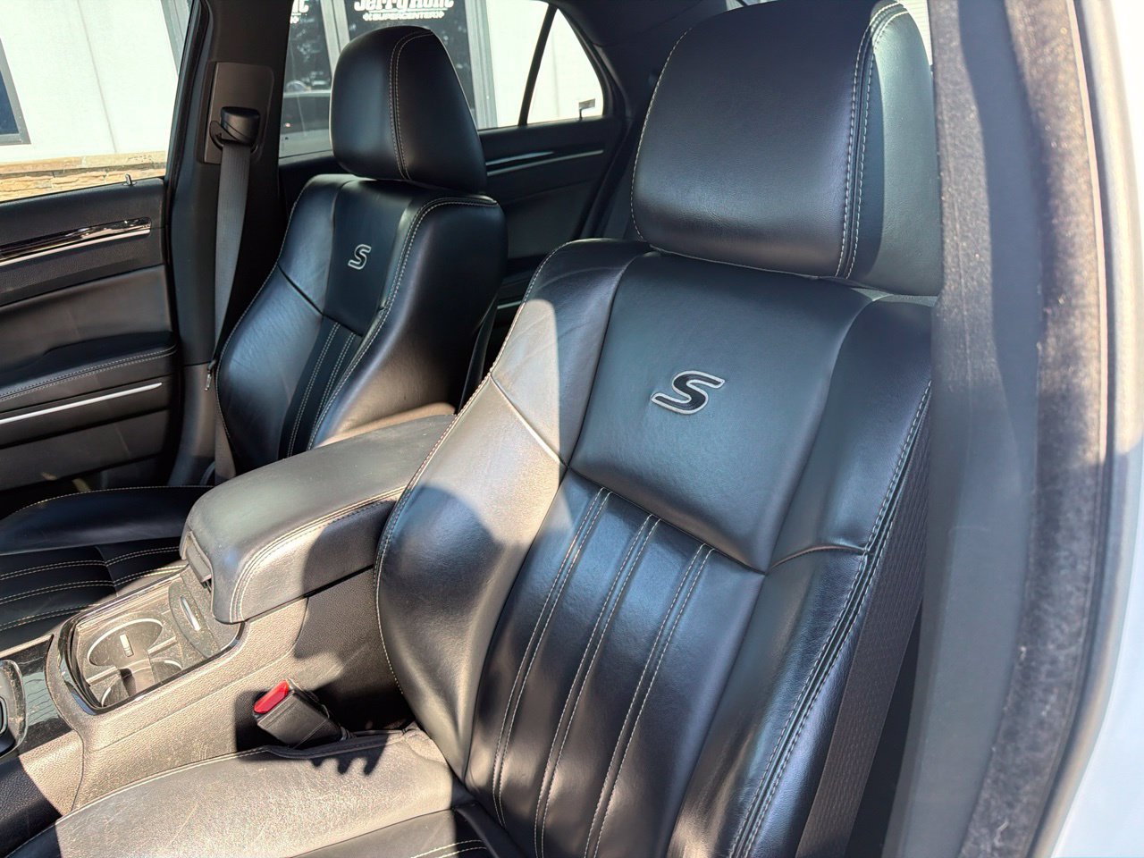 Used 2022 Chrysler 300 S RWD image 2