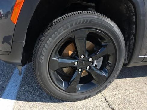 Used 2023 Jeep Grand Cherokee L Altitude image 9