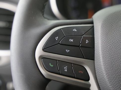 Used 2022 Jeep Cherokee Latitude Lux w/ Sun & Sound Group image 8