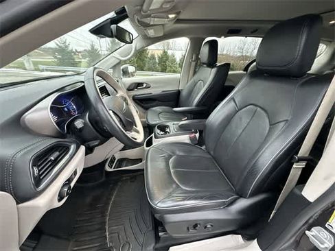 Used 2019 Chrysler Pacifica Limited w/ Advanced Safetytec Group image 19