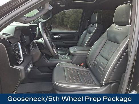 Used 2025 GMC Sierra 2500 AT4X image 2