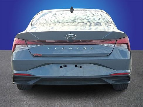 Used 2021 Hyundai Elantra SEL w/ Convenience Package image 5