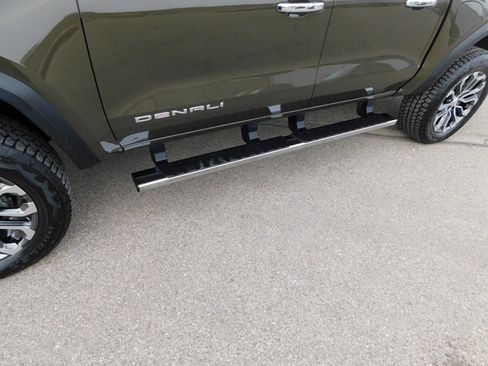 Used 2024 GMC Canyon Denali image 18