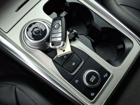 Used 2024 Ford Explorer XLT w/ Equipment Group 202A AWD/4WD image 19