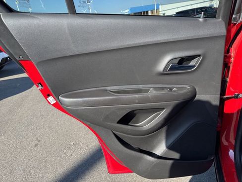 Used 2020 Chevrolet Trax LT w/ LT Convenience Package image 25