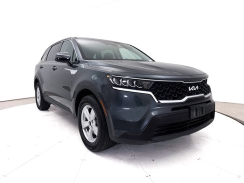 Used 2023 Kia Sorento LX FWD image 11
