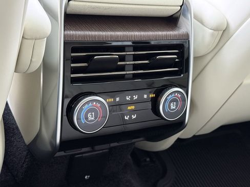 New 2025 Land Rover Range Rover SE image 35