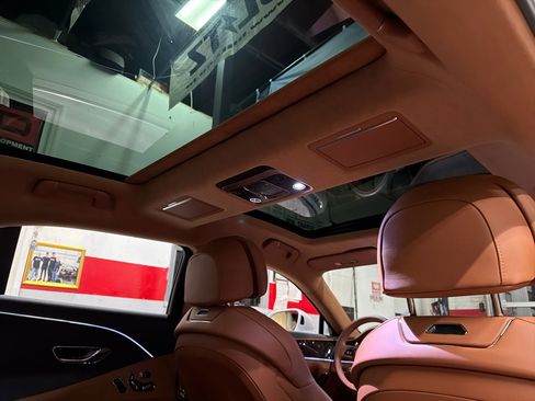 Used 2024 Bentley Flying Spur V8 image 30