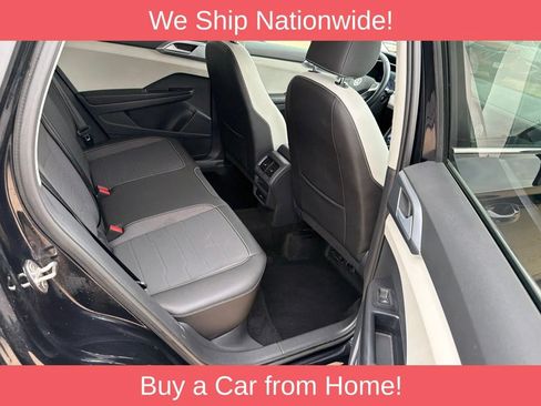 Used 2025 Volkswagen Taos SE AWD/4WD image 16