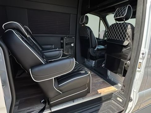 Used 2021 Mercedes-Benz Sprinter 2500 image 36