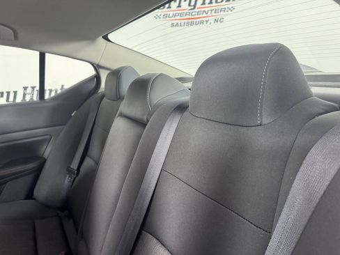 Used 2025 Nissan Altima 2.5 SV FWD image 27