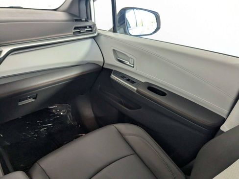 Used 2021 Toyota Sienna XSE AWD/4WD image 41