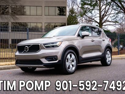 Used 2022 Volvo XC40 T5 Momentum