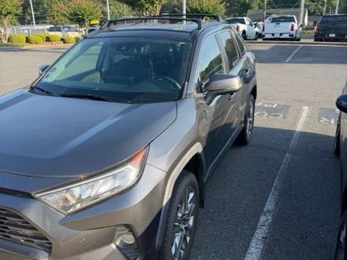 Used 2019 Toyota RAV4 Limited w/ Advanced Technology Package AWD/4WD image 3