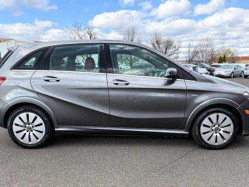 Used 2017 Mercedes-Benz B 250e B 250e 4dr Hatchback image 5