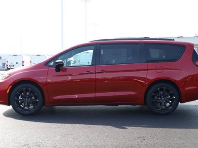 New 2026 Chrysler Pacifica Select w/ S Appearance Package