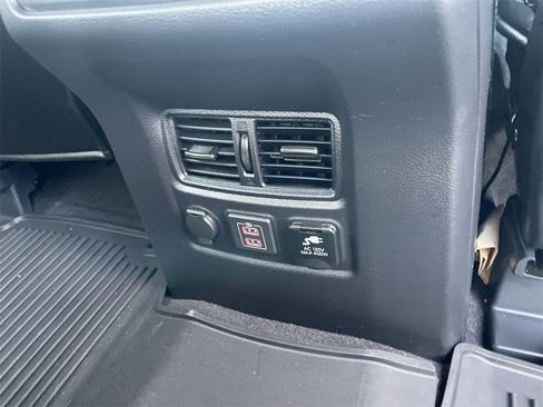 Used 2024 Nissan Titan SV w/ SV Bronze Edition Package image 24