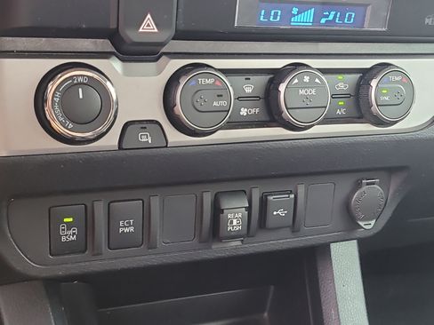 Certified 2022 Toyota Tacoma SR5 w/ Technology Package AWD/4WD image 25