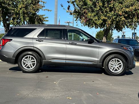 New 2025 Ford Explorer Active w/ Active Comfort Package image 3