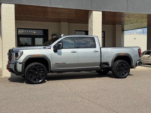 Used 2025 GMC Sierra 2500 AT4 w/ AT4 Premium Plus Package AWD/4WD image 5