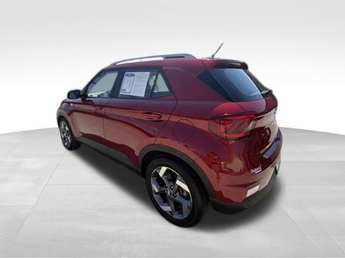 Used 2025 Hyundai Venue SEL FWD image 5