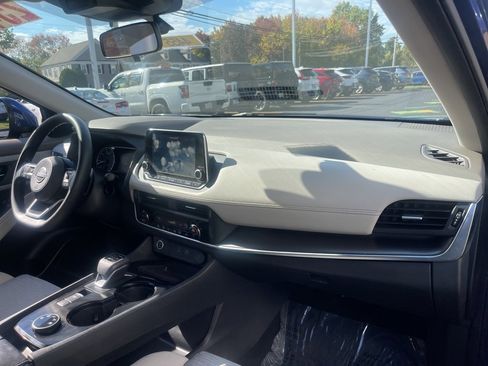 Certified 2023 Nissan Rogue SV image 12