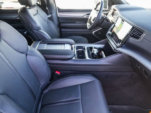 New 2026 Jeep Grand Wagoneer 4WD image 17