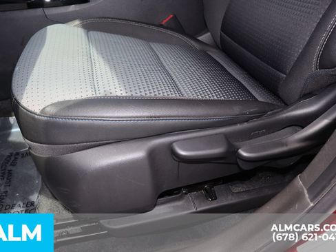 Used 2025 Chevrolet Trax LT w/ LT Convenience Package FWD image 12