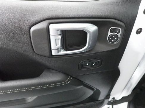 Used 2023 Jeep Wrangler Unlimited Sahara image 8