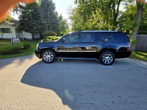 Used 2013 GMC Yukon XL Denali image 6