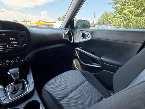 Used 2025 Kia Soul LX w/ LX Technology Package FWD image 33