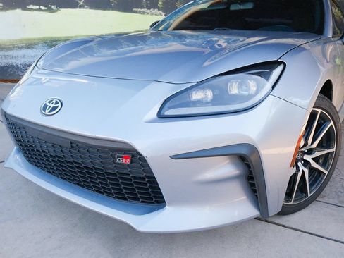 Used 2022 Toyota GR86 w/ ALL Weather Mat Package (TMS) RWD image 8