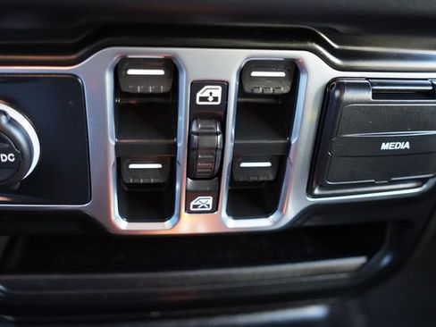 Certified 2025 Jeep Wrangler Unlimited Sahara w/ Safety Group image 27