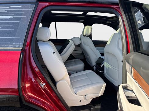 Certified 2026 Cadillac Vistiq Sport w/ LPO, Floor Liner Package image 14