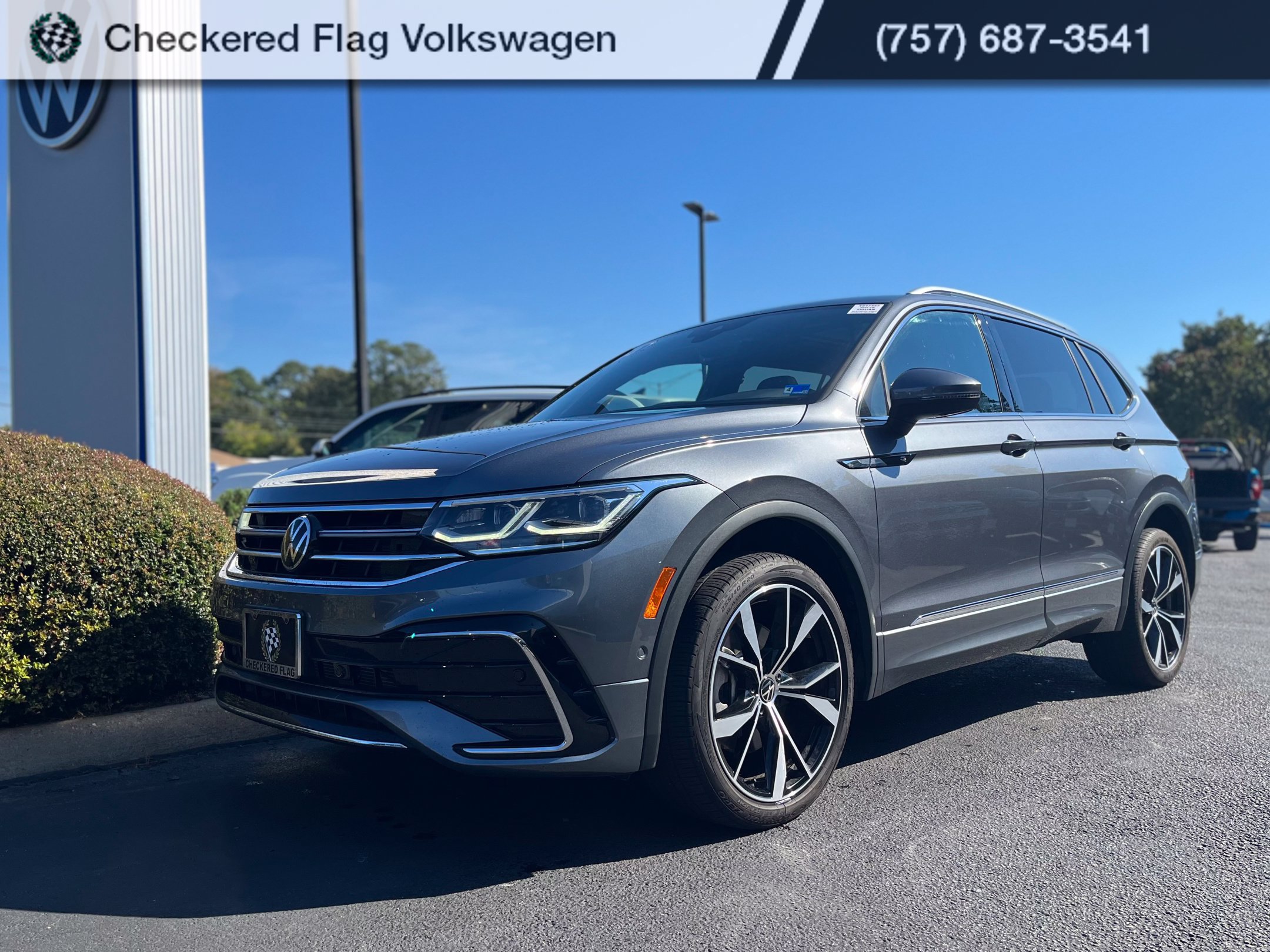 Used 2024 Volkswagen Tiguan SEL R-Line AWD/4WD image 1
