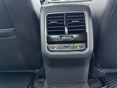 Used 2018 Volkswagen Passat 2.0T SE image 33