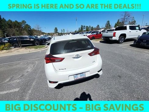 Used 2018 Toyota Corolla iM image 12