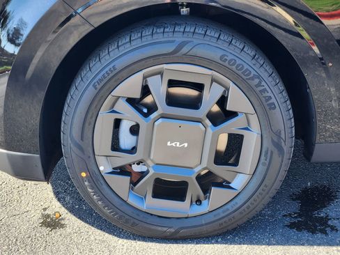 New 2026 Kia Carnival EX image 9