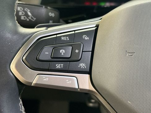 Used 2024 Volkswagen Atlas Cross Sport SE FWD image 29