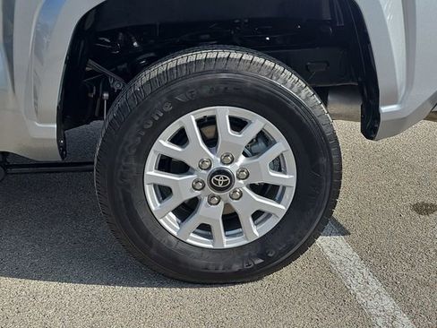 Used 2025 Toyota Tacoma SR5 image 33