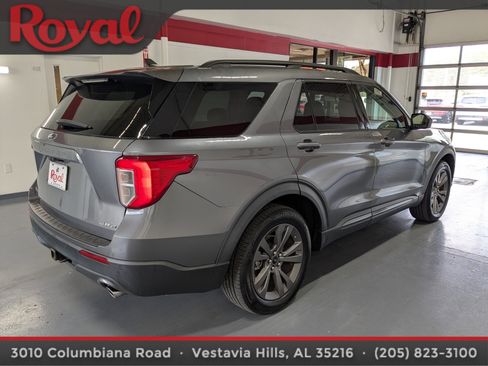 Used 2021 Ford Explorer XLT w/ Equipment Group 202A image 4