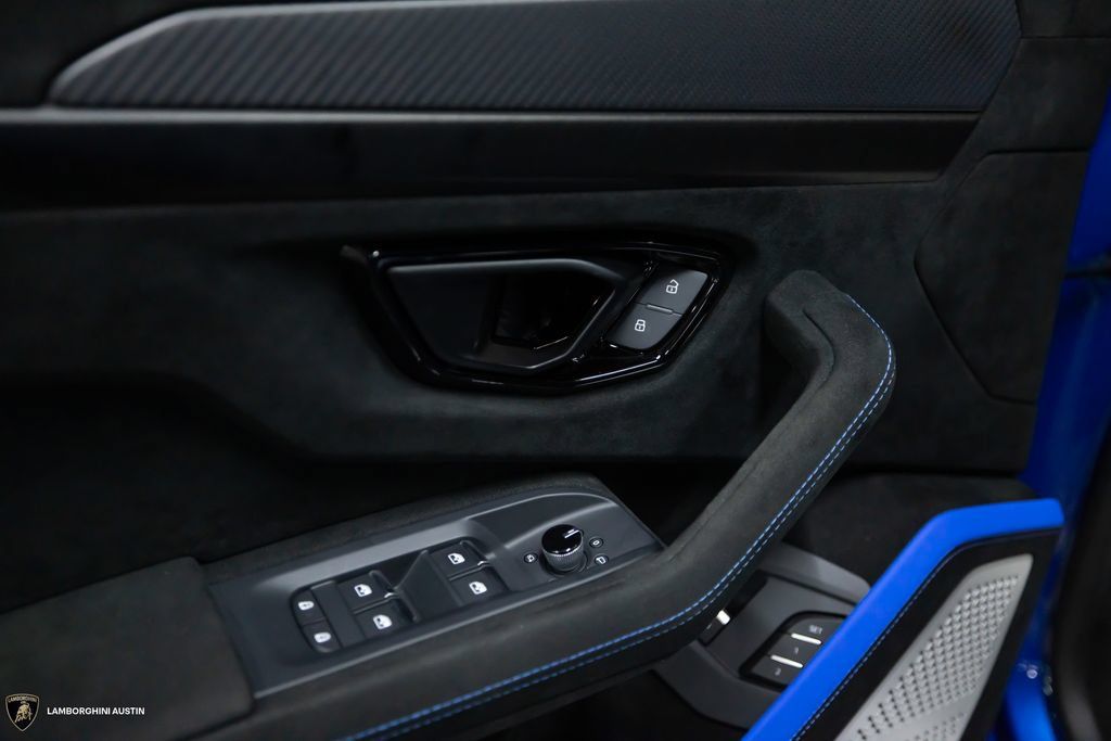 Used 2024 Lamborghini Urus Performante AWD/4WD image 21