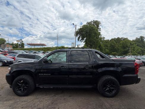 Used 2011 Chevrolet Avalanche LT AWD/4WD image 8