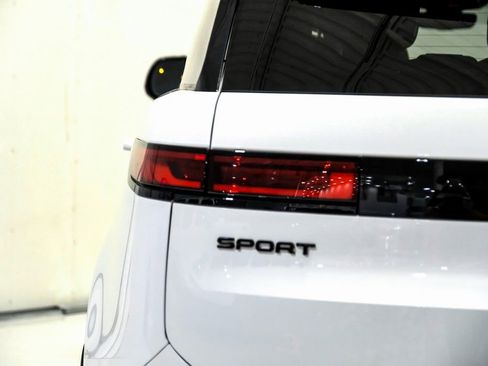 Used 2023 Land Rover Range Rover Sport SE Dynamic image 43